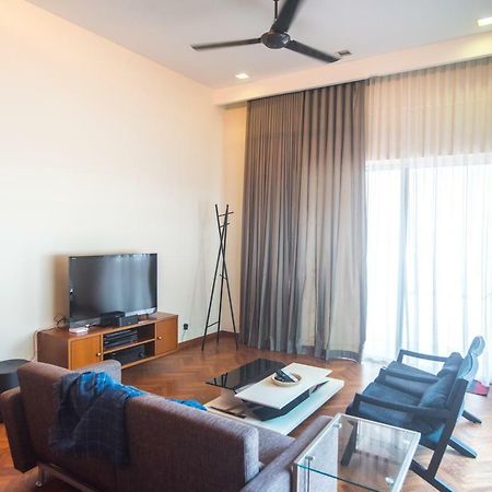 The Suites At Waterside Straits Quay By Plush Bagan Jermal Εξωτερικό φωτογραφία