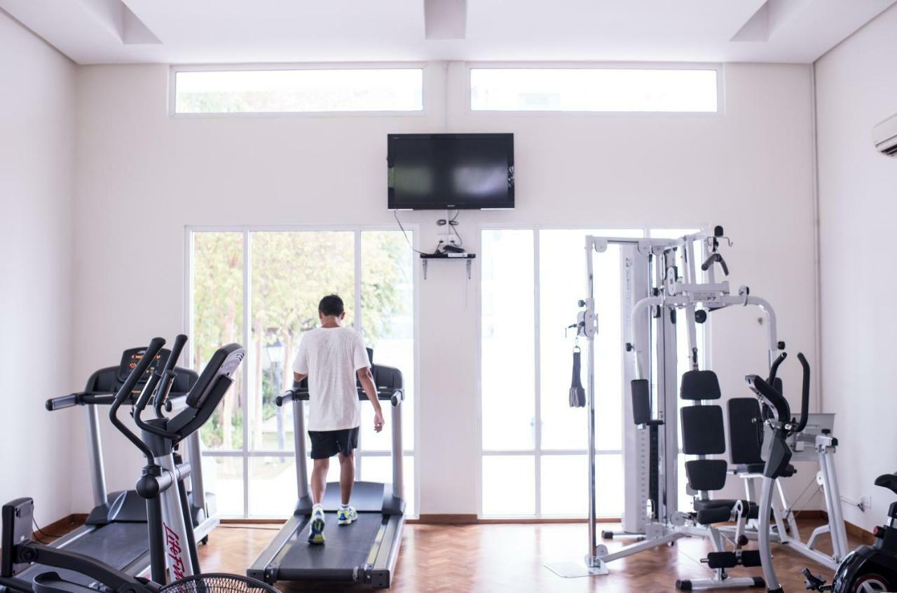 The Suites At Waterside Straits Quay By Plush Bagan Jermal Εξωτερικό φωτογραφία