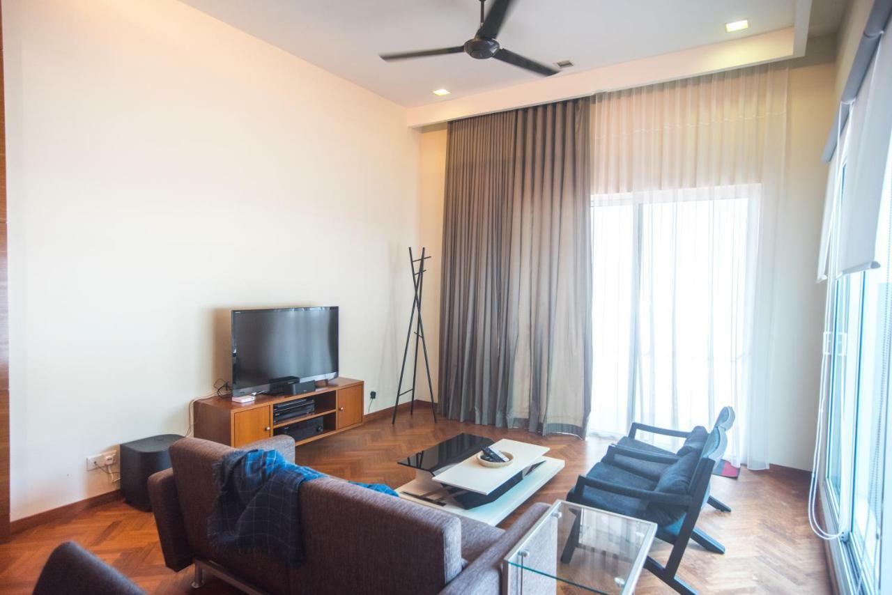 The Suites At Waterside Straits Quay By Plush Bagan Jermal Εξωτερικό φωτογραφία