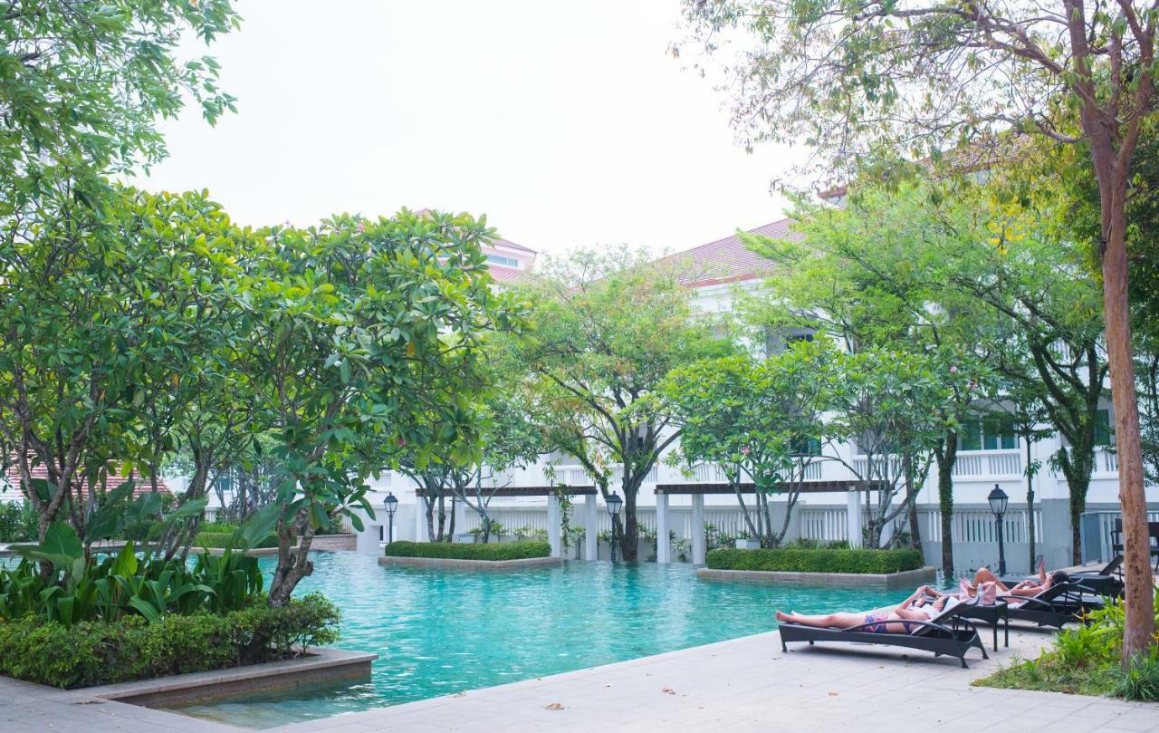 The Suites At Waterside Straits Quay By Plush Bagan Jermal Εξωτερικό φωτογραφία
