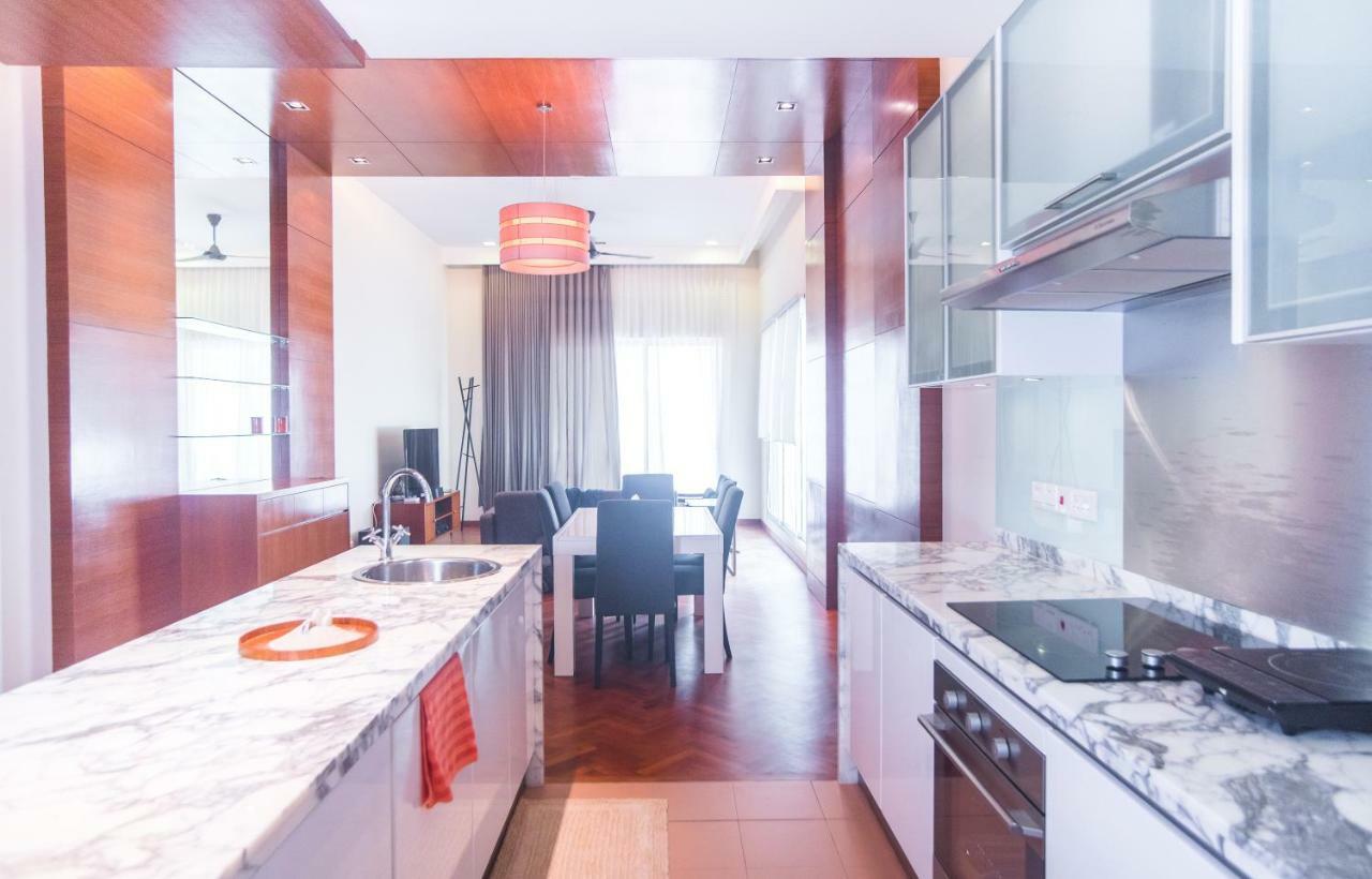 The Suites At Waterside Straits Quay By Plush Bagan Jermal Εξωτερικό φωτογραφία